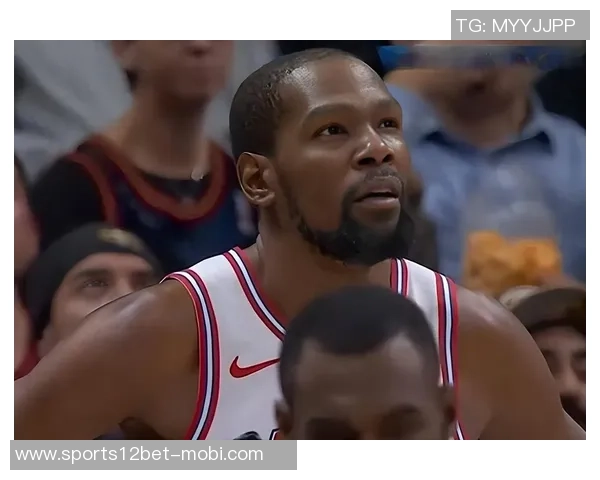 杜兰特盛赞阿门的超快二次起跳与独特风格如同发射台般令人惊叹 杜兰特盛赞阿门的超快二次起跳与独特风格如同发射台般令人惊叹